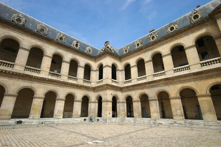 PARIS, FRANCE-JUL 23, 2018: View of the inner courtyard of the Les Invalides Palace in a sunny day at Paris.のeditorial素材