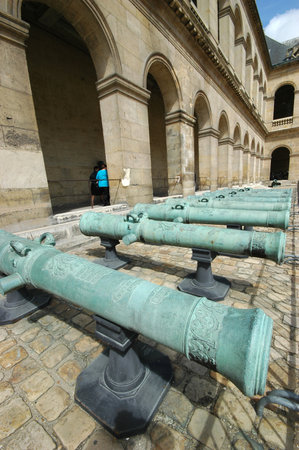 PARIS, FRANCE-JUL 23, 2018: Close-up of old bronze cannon in the inner courtyard of the Les Invalides Palace in Paris.のeditorial素材