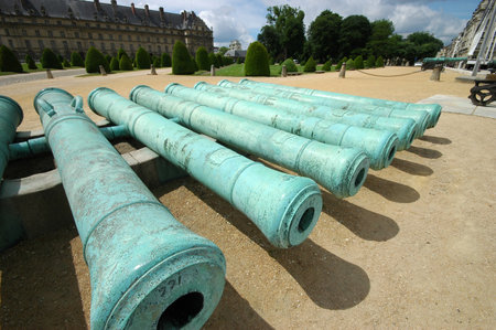 PARIS, FRANCE-JUL 23, 2018: Close-up of old bronze cannon in the inner courtyard of the Les Invalides Palace in Paris.のeditorial素材