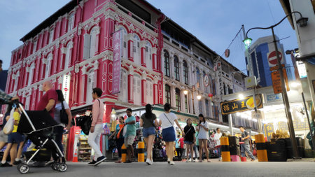Singapore - Nov 02, 2019: Bustling street of Chinatown district in Singapore. Singapores Chinatown is a world famous bargain shopping destination.bのeditorial素材