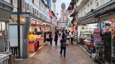 Singapore - Nov 02, 2019: Bustling street of Chinatown district in Singapore. Singapores Chinatown is a world famous bargain shopping destination.のeditorial素材