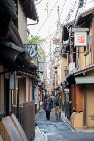 Kyoto, Japan- 26 Nov, 2019: Scene of the Kiyamachi Dori Street, with locals and visitors, in Kyoto, Japanのeditorial素材