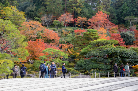 Kyoto, Japan- 24 Nov, 2019: Tourists observe fall colors in Ginkaku-ji Silver Pavilion during the autumn season in Kyoto, Japanのeditorial素材