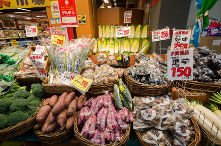 Osaka, Japan- 28 Nov, 2019: Small vegetable display with a variety affordable price front of retail store in Osaka fresh market.のeditorial素材