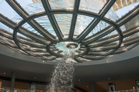 Singapore- Sep 9, 2021: Fountain of Rain Oculus, a huge waterfall in Marina Bay Sandsのeditorial素材