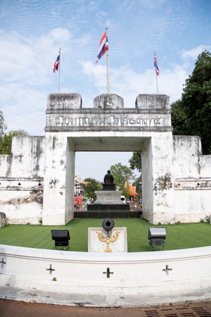 Kanchanaburi , Thailand- 16 Feb, 2023: The Kanchanaburi City Gate of the Kanchanaburi. It is an ancient style gate built since 1831 with bricks and cementのeditorial素材