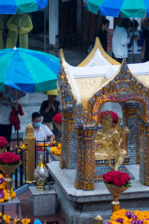 Bangkok, Thailand- 15 Feb, 2023: People visit to Erawan Shrine to pray for luck and fortune. Erawan Shrine is one of the most popular Hindu shrines in downtown Bangkokのeditorial素材