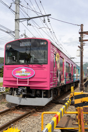 Shimoyoshida, Japan- 15 May 2024: Fujikyu line train approaching to the platform of Shimoyoshida Station, Japanのeditorial素材
