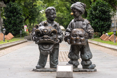 Guangzhou, China- 6 Jun 2024: A street statue in the Shamian Island, Guangzhou. The island's name literally means "sandy surface" in Chineseのeditorial素材