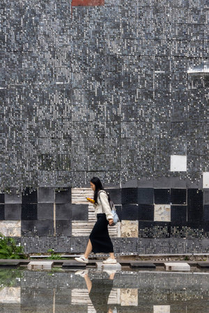 Chongqing, China- 11 Nov 2025: Tourists visit to Shancheng Alley or Mountain City Alley in Chongqing, China. It is a historic and scenic network of stepped lanes, exemplifies mountain city identityのeditorial素材