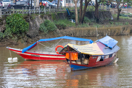 Kuching, Malaysia- 26 Jan 2026: Small boat ferry the tourists along the Sawarak River in Kuching, Malaysia. They are a popular, authentic, and budget-friendly way for touristsのeditorial素材