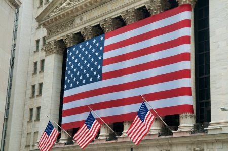 USA Flags on Wall Street at the New York Stock Exchange NYSE, New Yorkのeditorial素材