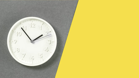 Plain wall clock in the center of grey and yellow background. Ten o'clock. Close up banner with copy space, time management or school concept and lunch time. Opening or closing hours. Scheduleの写真素材
