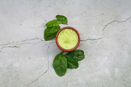 Leaf spinach with spinach juice in clay bowlの写真素材