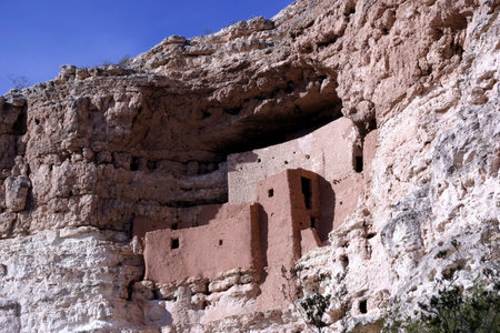 Montezuma Castle National Monument - cliff dwelling indian ruins in Campe Verde, Arizona.のeditorial素材