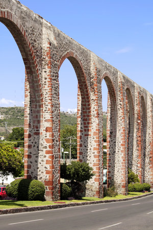 The Los Arcos (aqueduct) in Queretaro, Mexico.  Constructed between 1726 and 1735.の写真素材