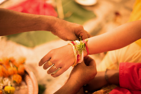 Priest performing hindu wedding rituals.の写真素材