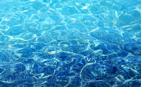Photo beautiful clear blue swimming pool on a sunny afternoon