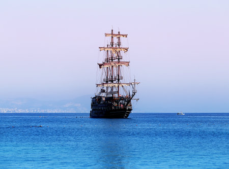 Photos background bright blue seascape with ship