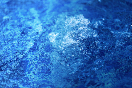 Photo beautiful clear blue swimming pool on a sunny afternoonの写真素材