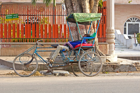 MARCH 2, 2014, VRINDAVAN, UTTAR-PRADESH, INDIA - Sleeping rickshaw on the street in Vrindavanのeditorial素材