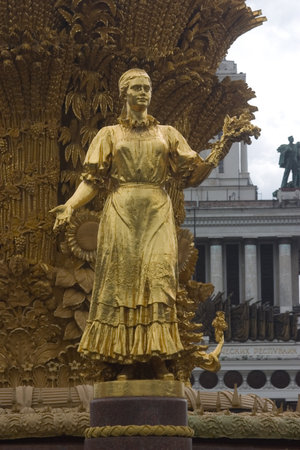 JUN 2, 2009, MOSCOW, RUSSIA - Detail of the fountain Friendship of the Nations on VDNKH, sculpture symbolysed Kareliaのeditorial素材