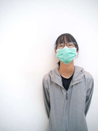 An Asian tourist girl, takes a mask every time she does in her daily life.の写真素材