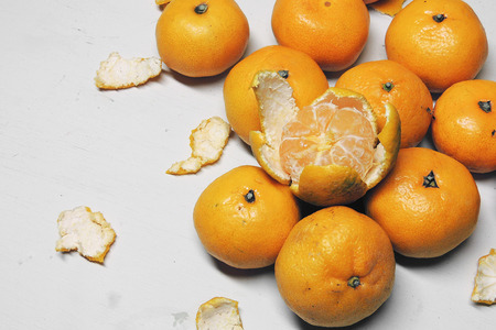 Fresh juicy tangerines ripe fruits covered with the multiple water drops, isolated over the white background setの写真素材