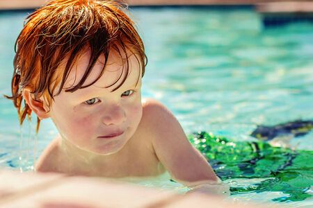 4 tear old boy swimming in poolの写真素材