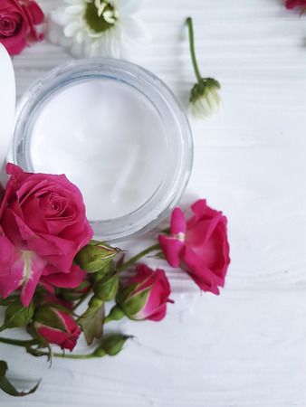 cream cosmetic natural pink rose rose white flowers white woodenの写真素材