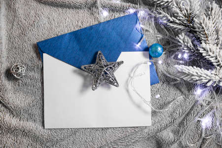 Ð¸ÑÐ°Ð½Ð¸Ðµ:
envelope, christmas tree branch, alarm clock christmas backgroundの写真素材