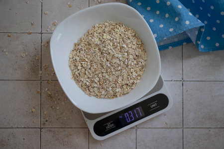 Dry oatmeal, kitchen scale, kitchenの写真素材