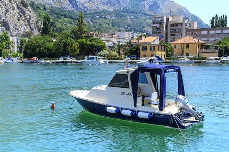 OMISH, CROATIA 7 JULY, 2017: City of Omis, Croatia Houses along the canalのeditorial素材