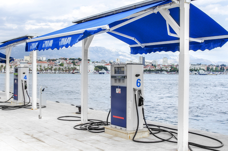 Refueling for boats in the port.のeditorial素材