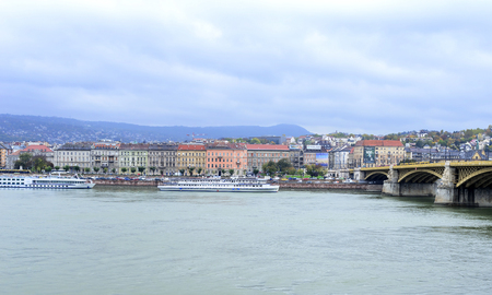 BUDAPEST, HUNGARY- 27 OCTOBER 2017: Danube River in Budapest. Photographed on an autumn rainy day.のeditorial素材