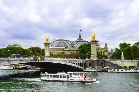 Pleasure boats on the river Seine in Paris.のeditorial素材