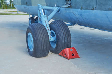 Helicopter landing gear with aircraft thrust pad close-up