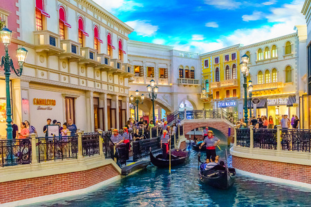 Las Vegas, Nevada USA - July 28 2016 The Venetian Resort Hotel and Casino, gondolierのeditorial素材