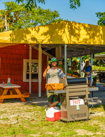 Camp Hero State Park Long Island New York - July 17, 2016 hot dog sellerのeditorial素材