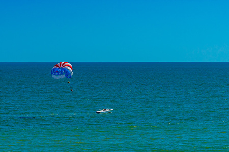 Myrtle Beach paraglider boat Myrtle Beach South Carolinaの写真素材