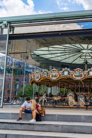 Brooklyn, New York, USA - September 13, 2019: Brooklyn Historical Society DUMBO, Brooklyn Bridge, historic carousel and Manhattan in the New York City.のeditorial素材