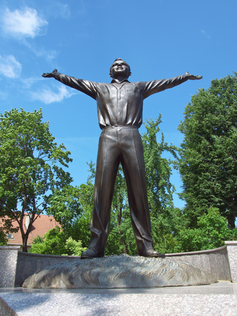 Monument to Yuri Gagarin in the young history of astronautics museum in the city of Kalugaのeditorial素材