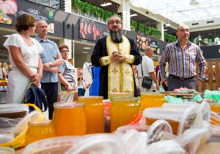 Voronezh, Russia - August 14, 2019: Celebration of Honey Savior with the blessing of honey, Central Voronezh Market, Voronezhのeditorial素材