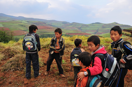 children at Dongchuan Yunnan red clay fieldのeditorial素材