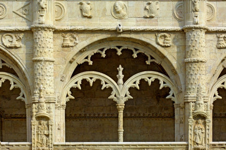 Portugal, Lisbon: Manueline architecture style, Jeronimo monastery; sculpted white stone with carved walls, statues and row of archsのeditorial素材