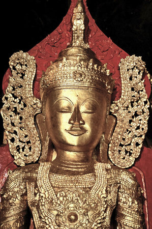 Myanmar, Pindaya: 8000 buddha's cave; golden color or golden leaf for these holy imagesの写真素材