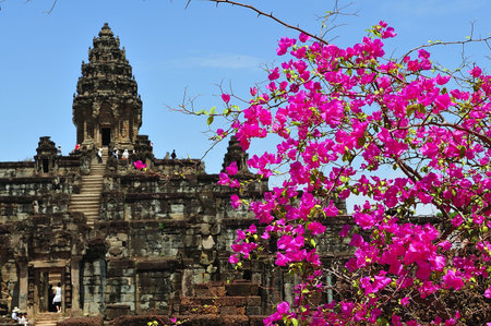 In Cambodia in the ancient city of Roulos the Hindu temple of Bakong was built in the 9th century by the king Indravarman I. General view of the templeの写真素材