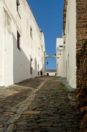 Portugal, Alentejo: Magnificent village of Monsaraz; traditional  street with small white houses and red tiles a typical view from the south of the countryの写真素材