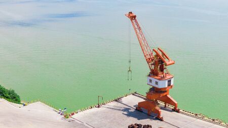 Tongguan Port, Wangcheng District, Changsha, the port has lifting equipment for lifting heavy cargoの写真素材