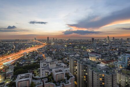 Chalerm Maha Nakhon Expressway going out of Bangkokのeditorial素材
